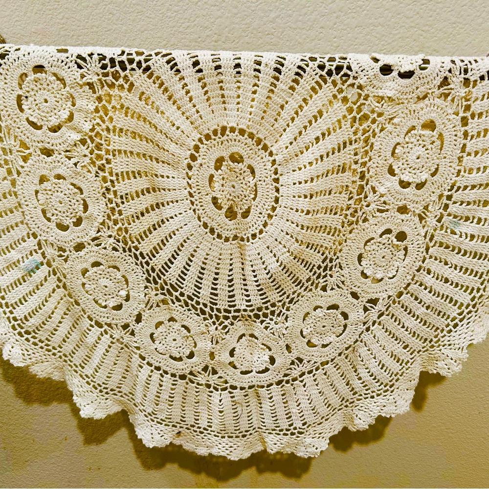 Elegant Cream Crochet Mat